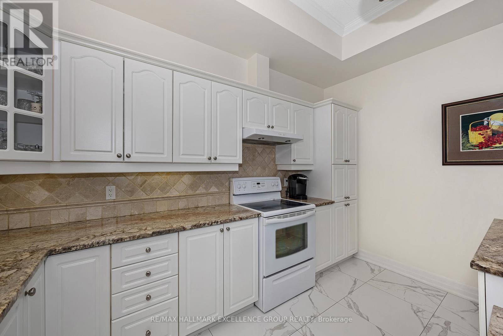 406 - 2921 Laurier Street Property Photo 18