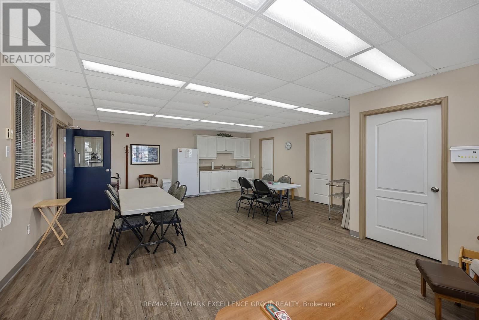 406 - 2921 Laurier Street Property Photo 32