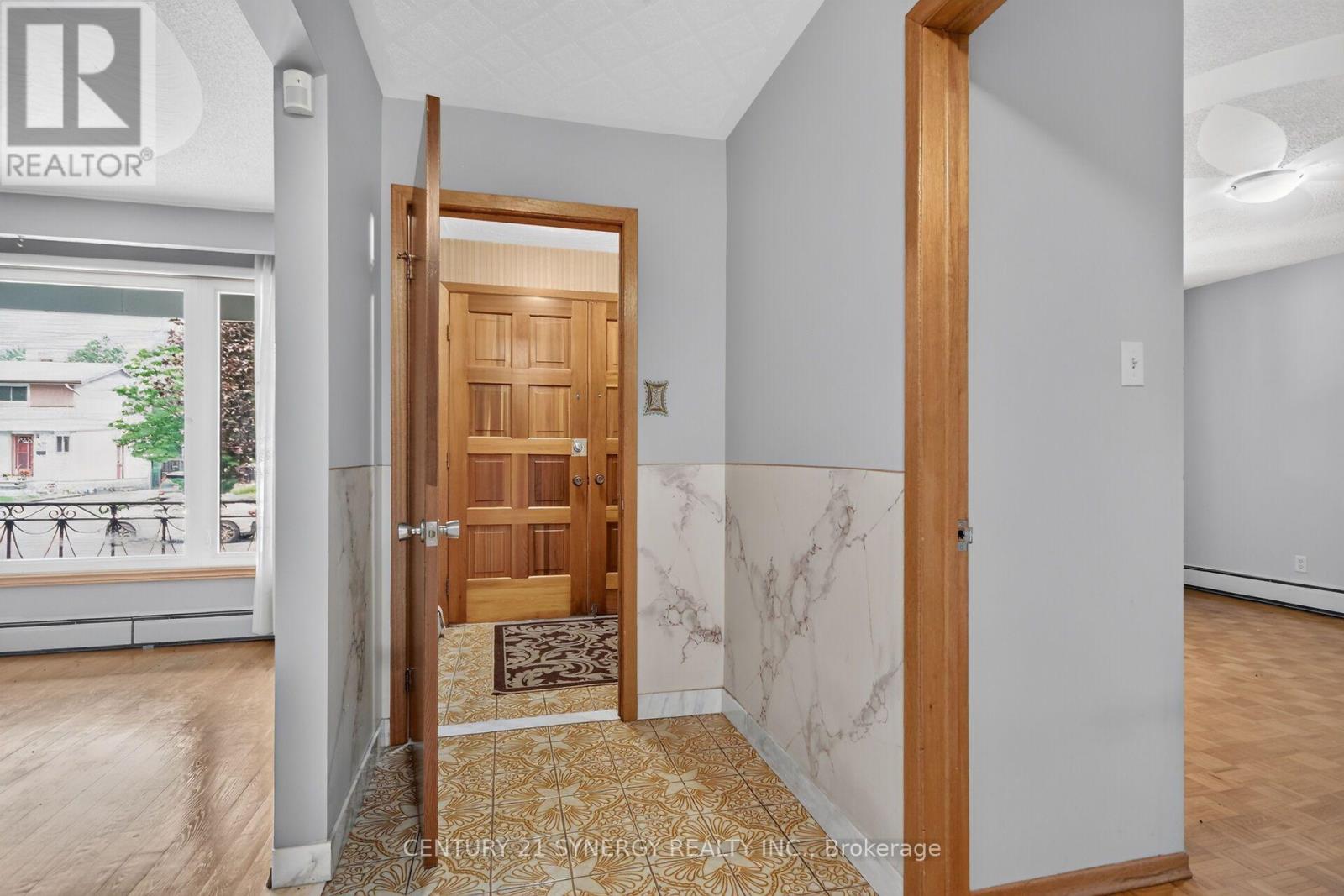 974 Greenbriar Avenue Property Photo 3