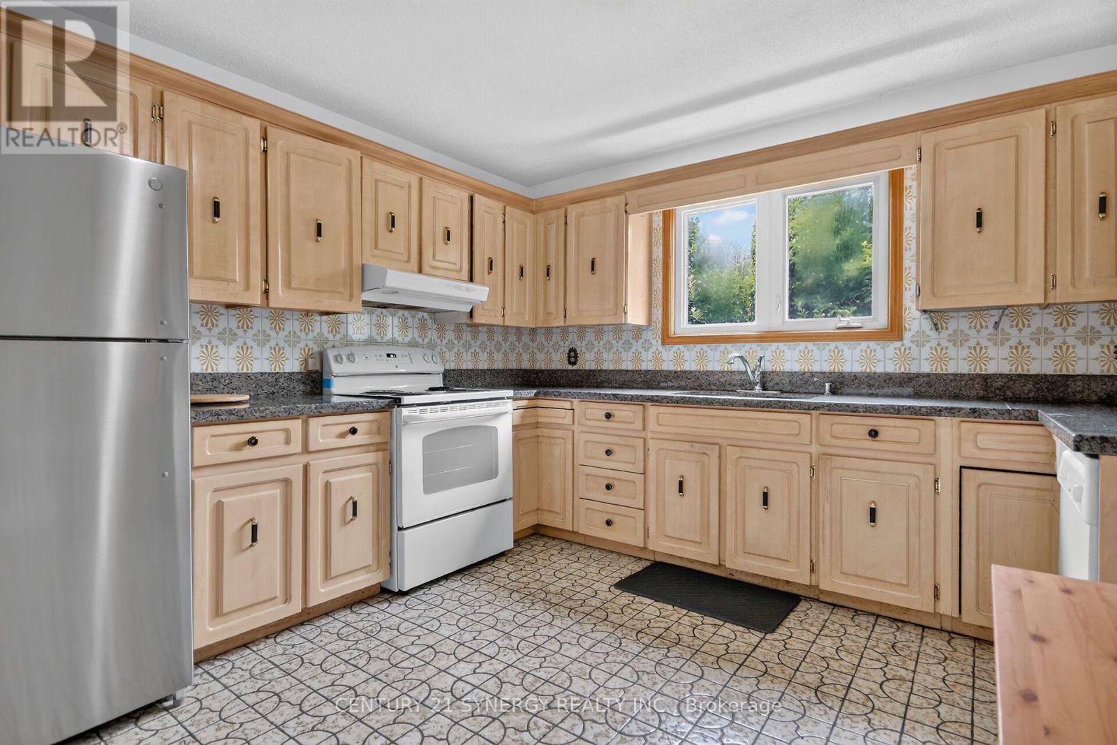 974 Greenbriar Avenue Property Photo 8