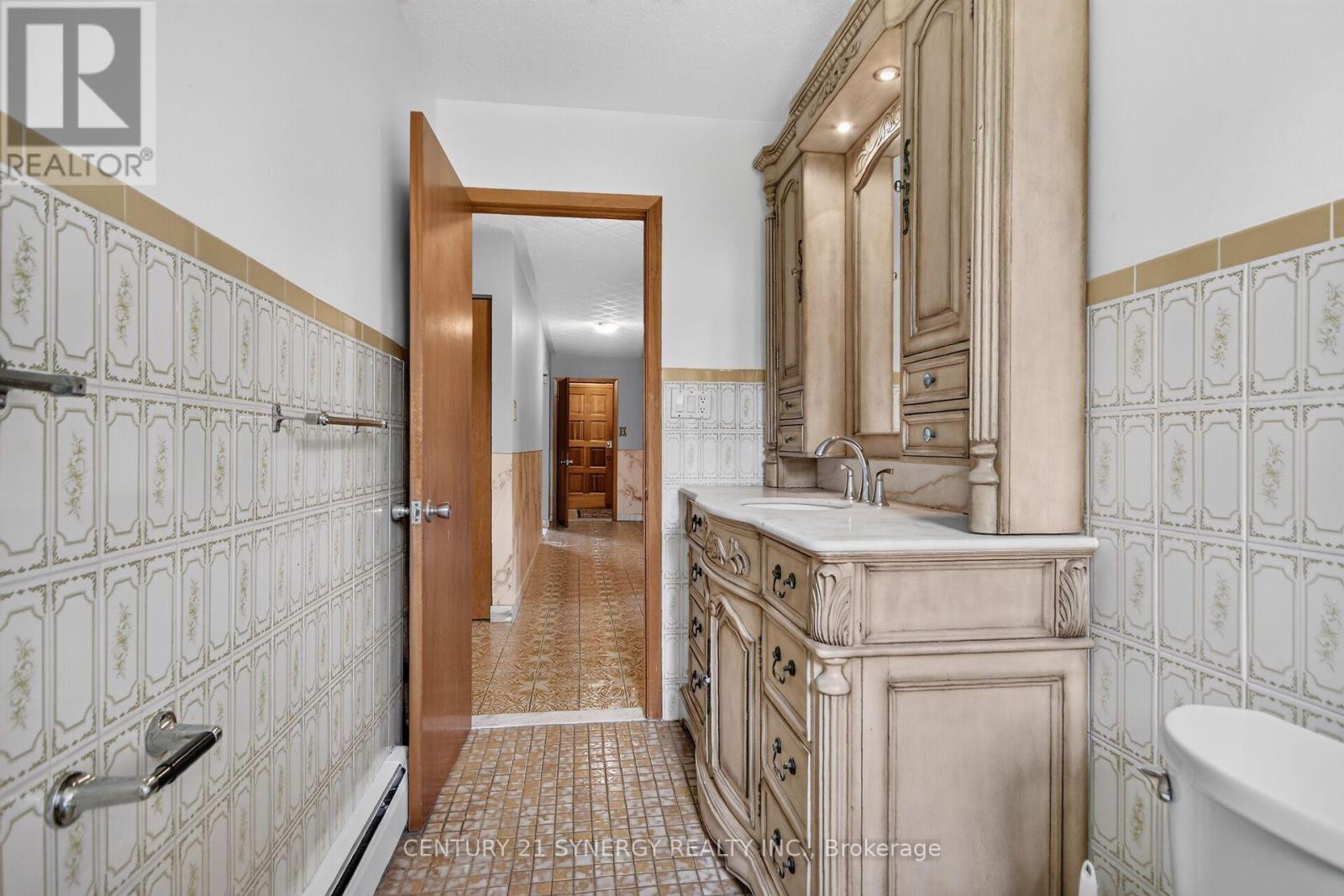 974 Greenbriar Avenue Property Photo 18