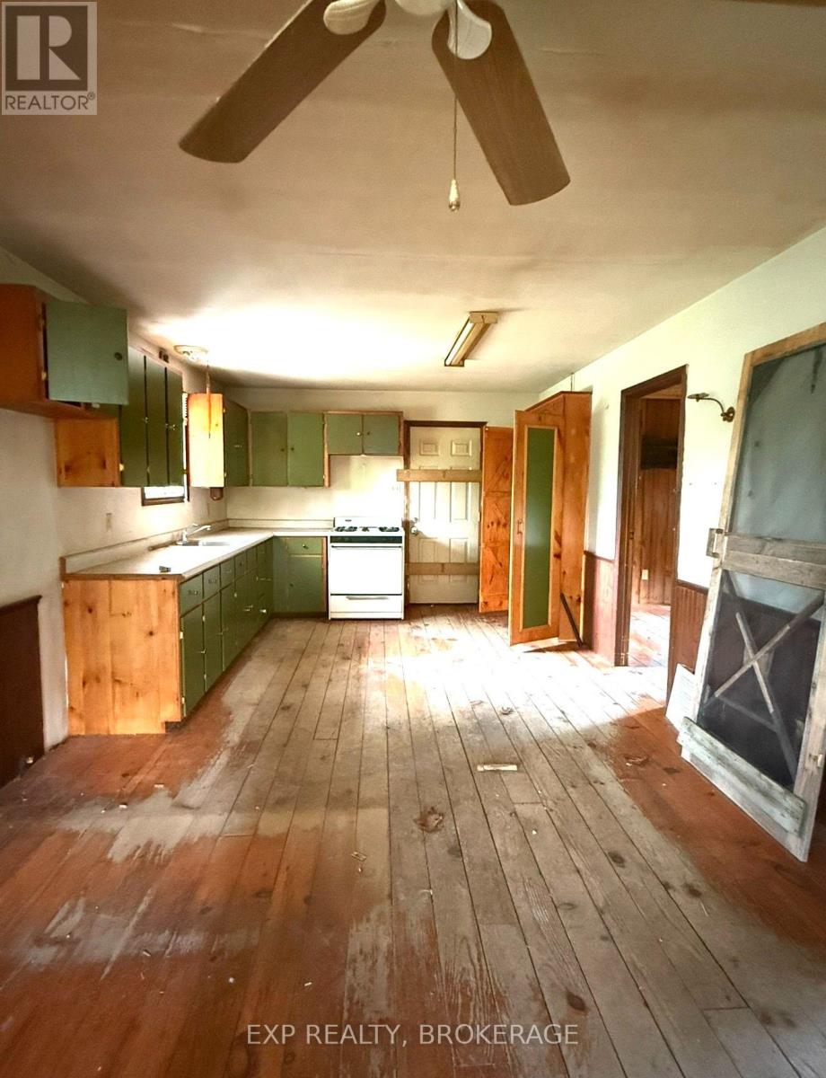 1966 Cross Road Property Photo 4