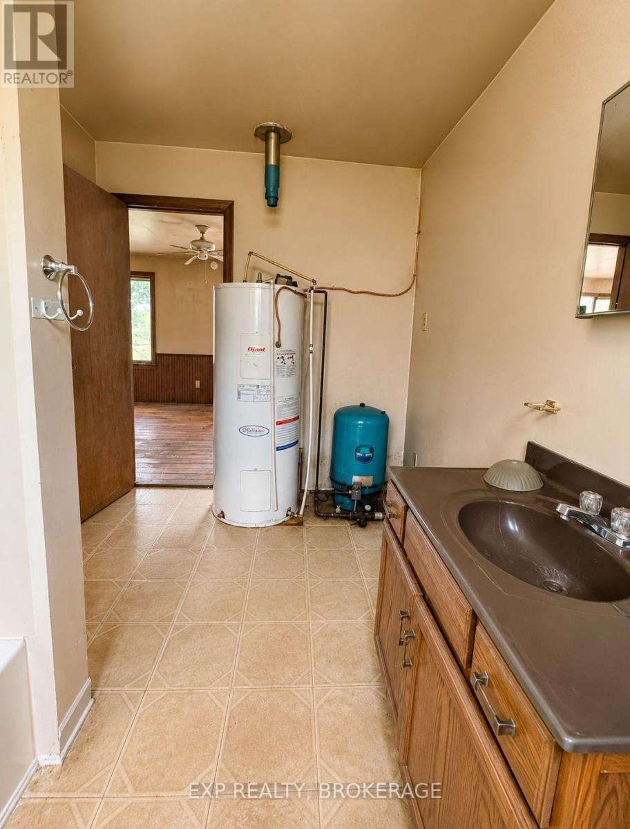 1966 Cross Road Property Photo 6