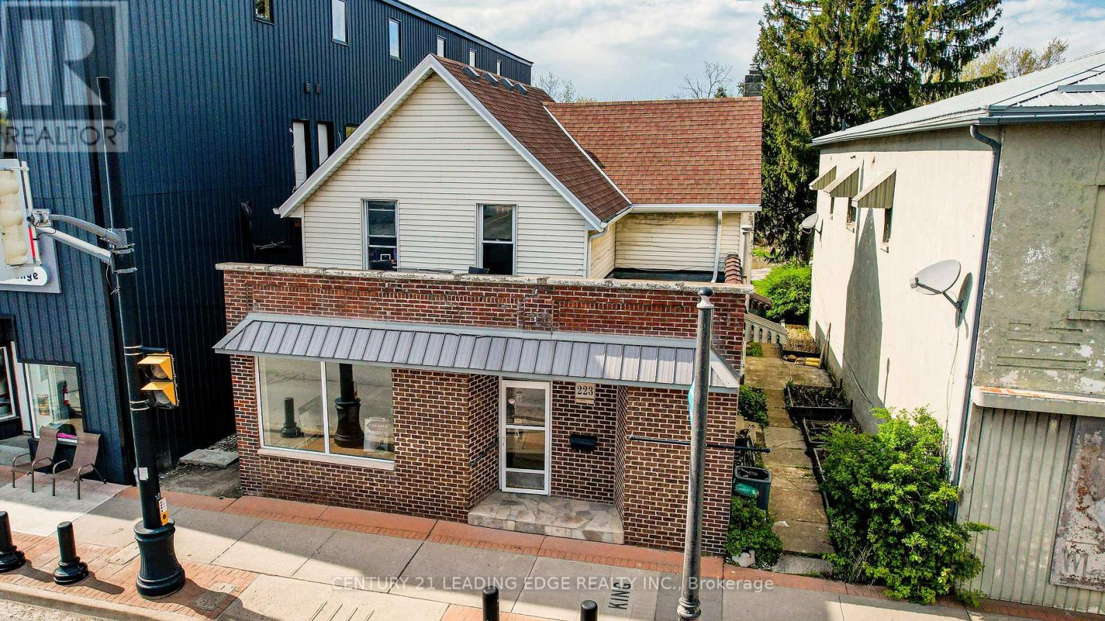 223 Main Street W Property Photo 1