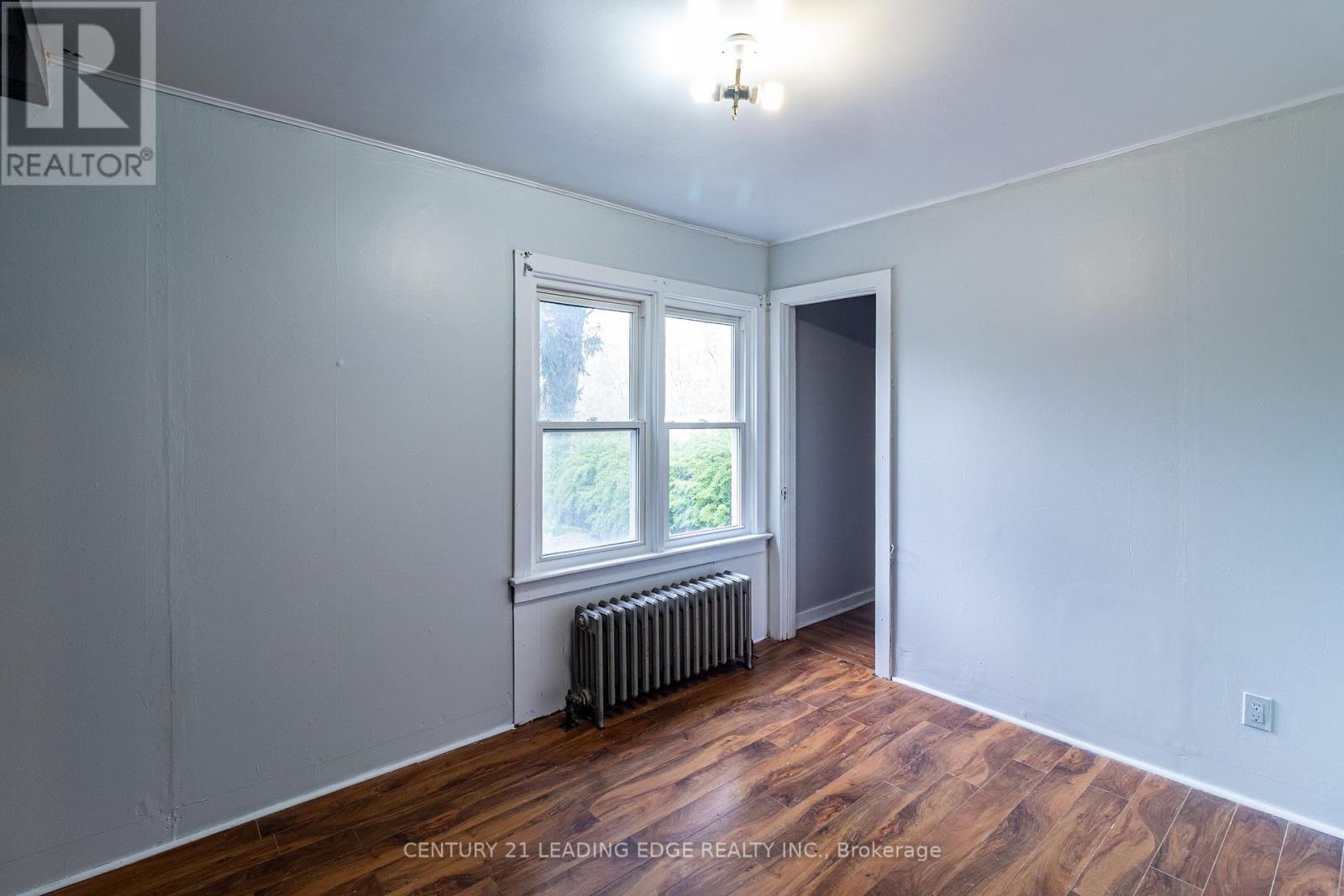 223 Main Street W Property Photo 8
