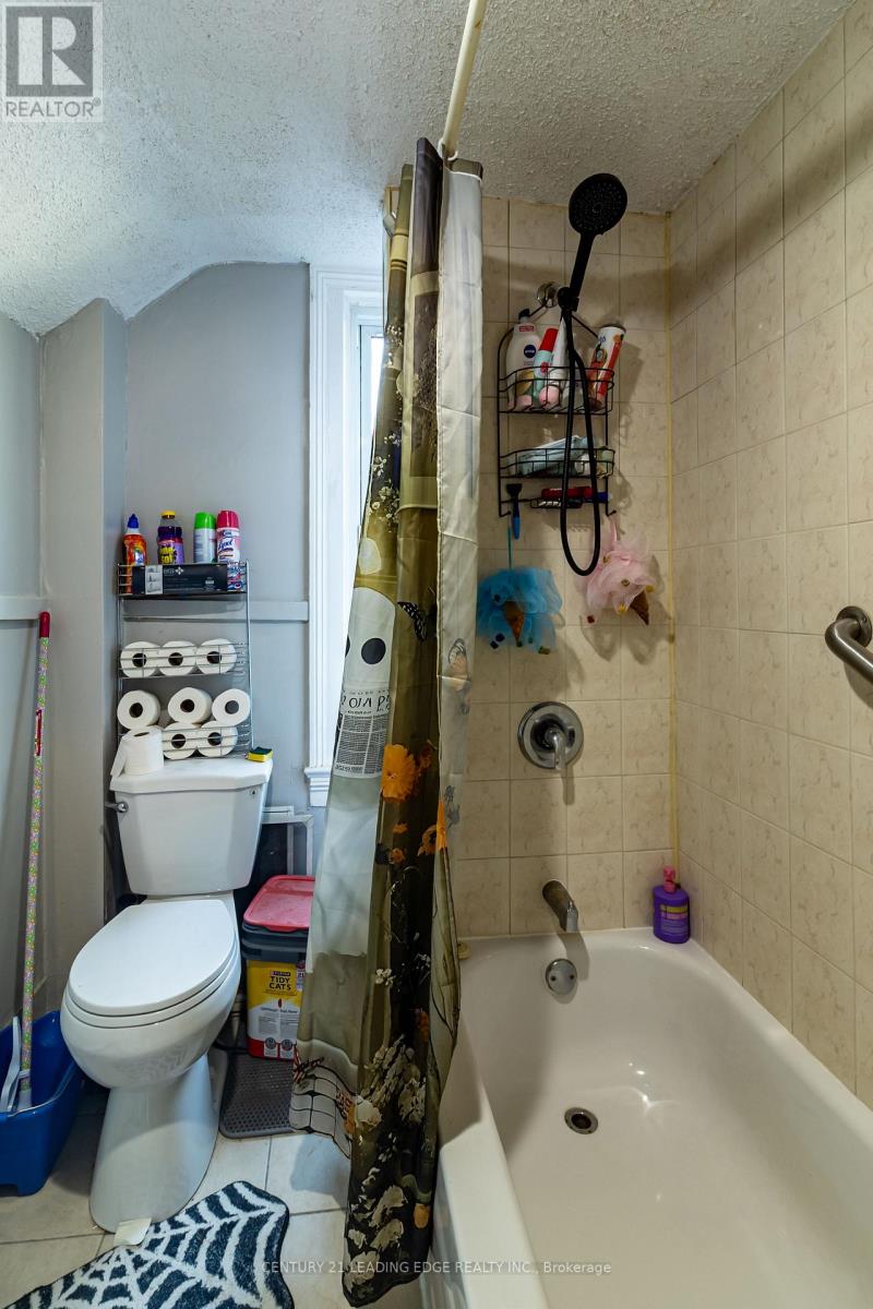 223 Main Street W Property Photo 29