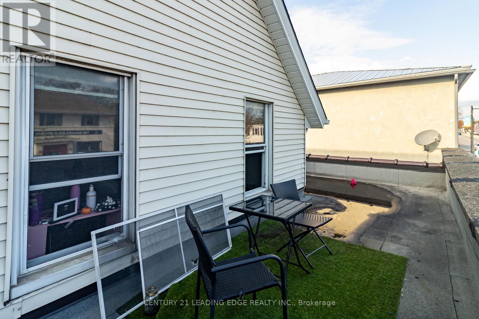 223 Main Street W Property Photo 33