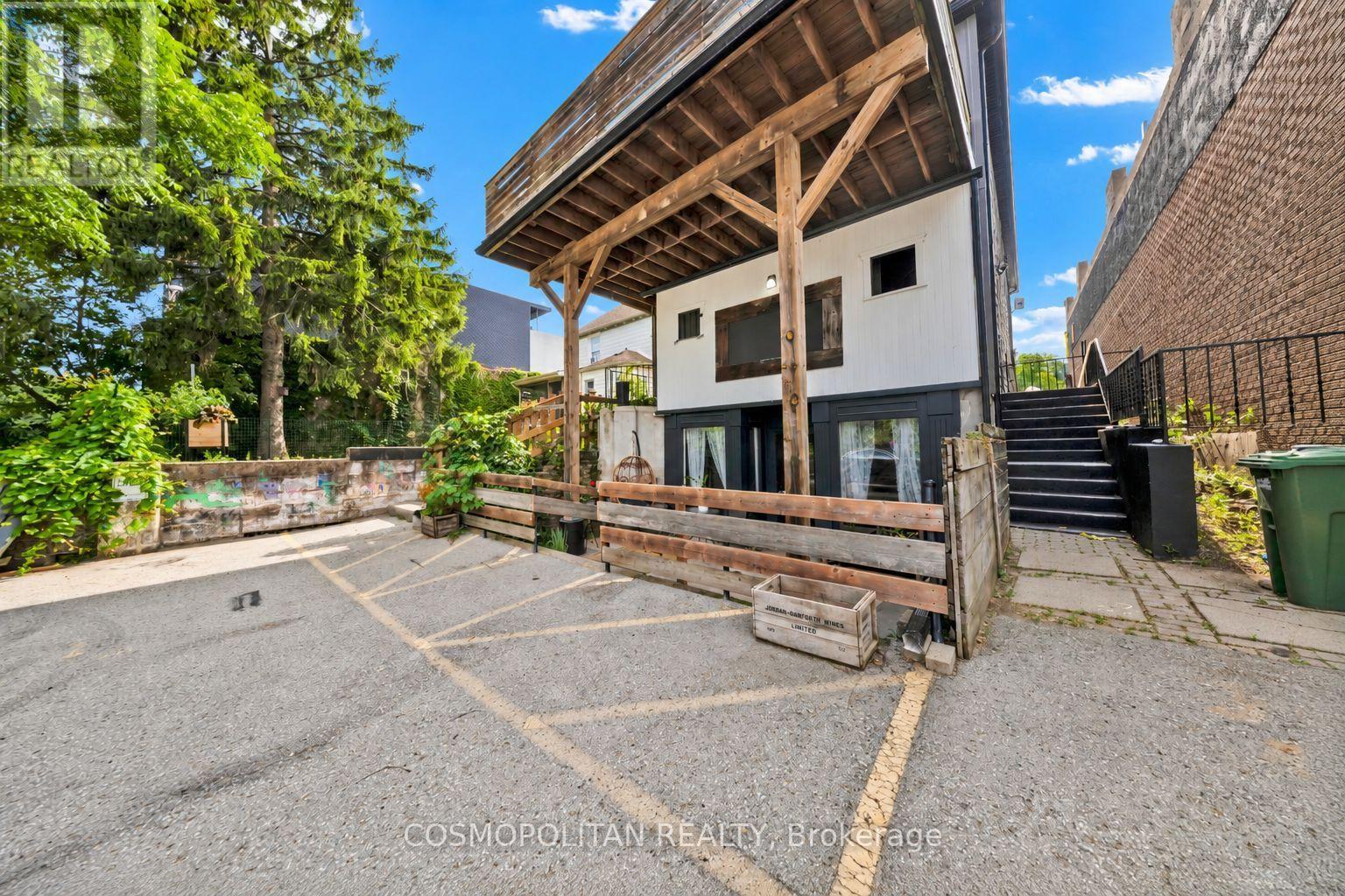 Studio - 1433 Pelham Street Property Photo 3
