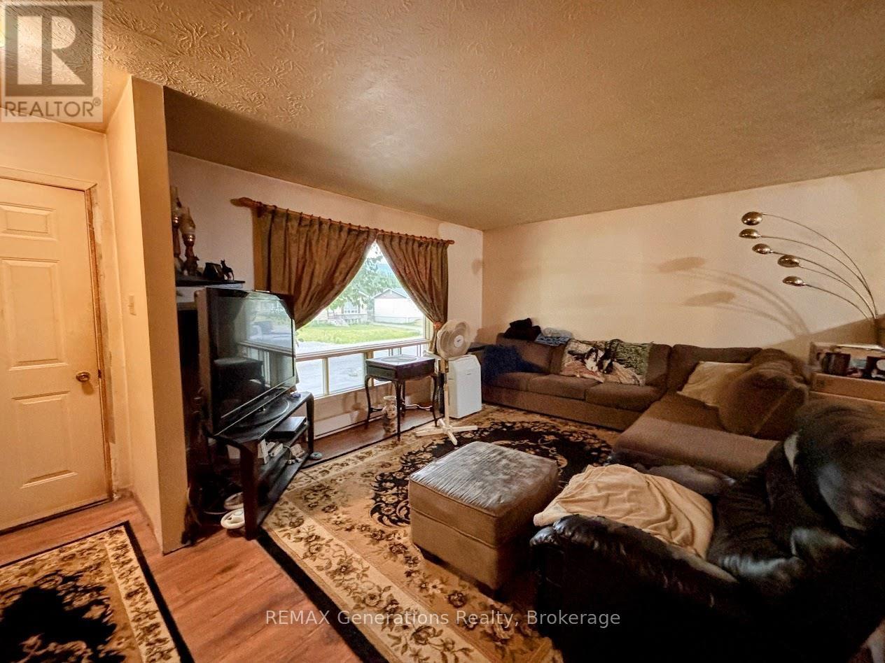 37 Matachewan Road Property Photo 5