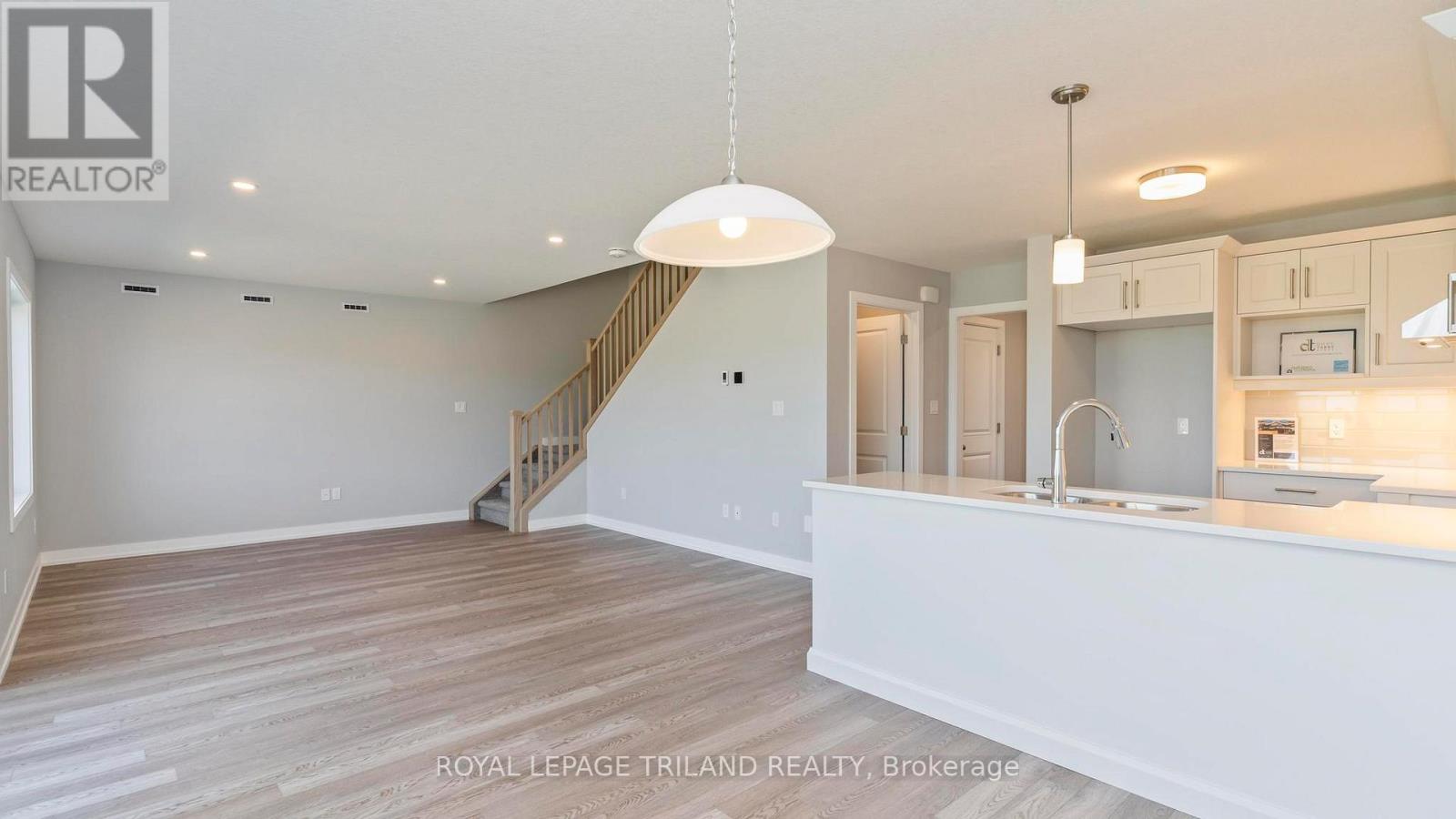 45 Harrow Lane Property Photo 4
