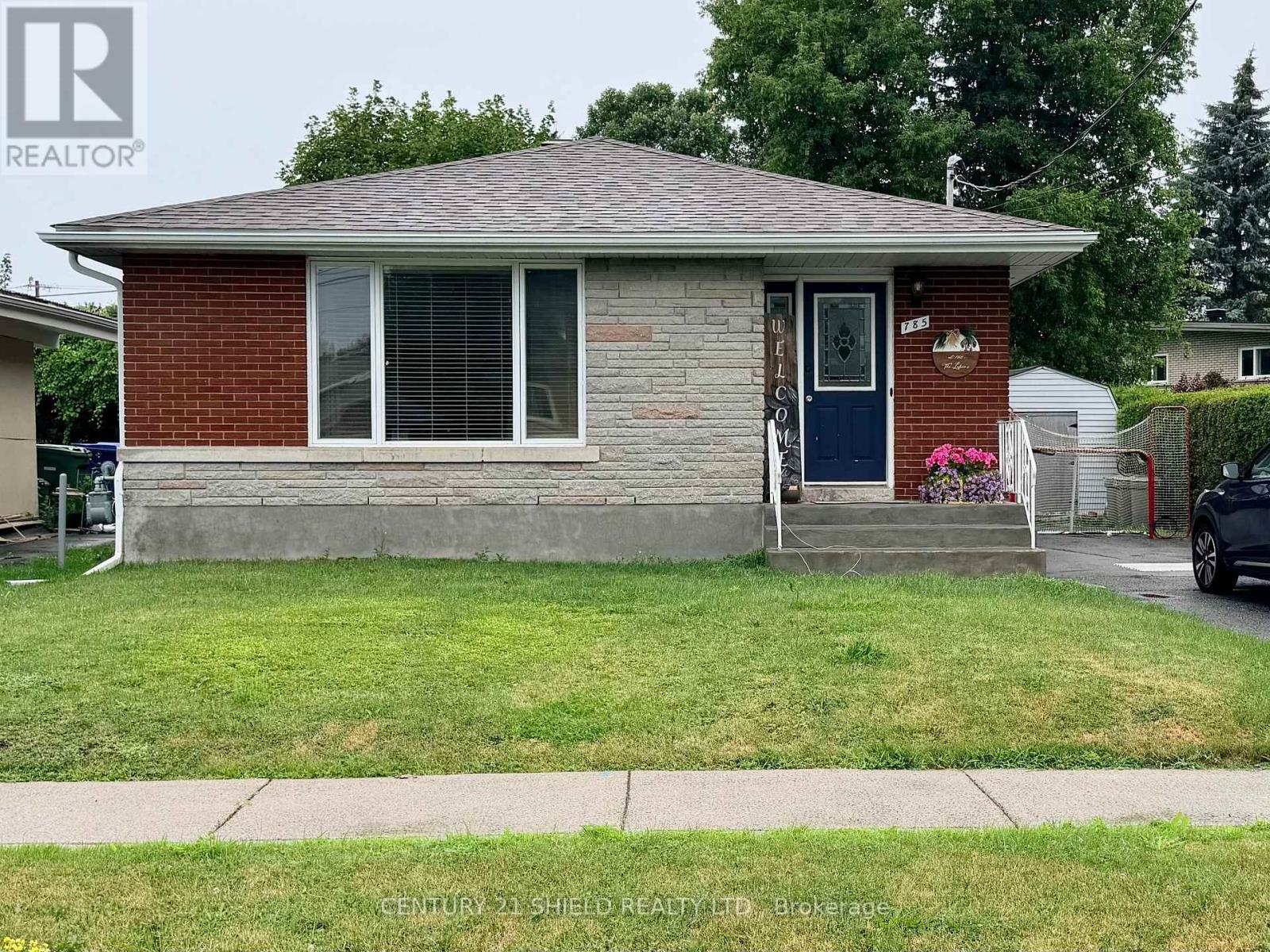 785 SANDFIELD CRESCENT Property Photo 1