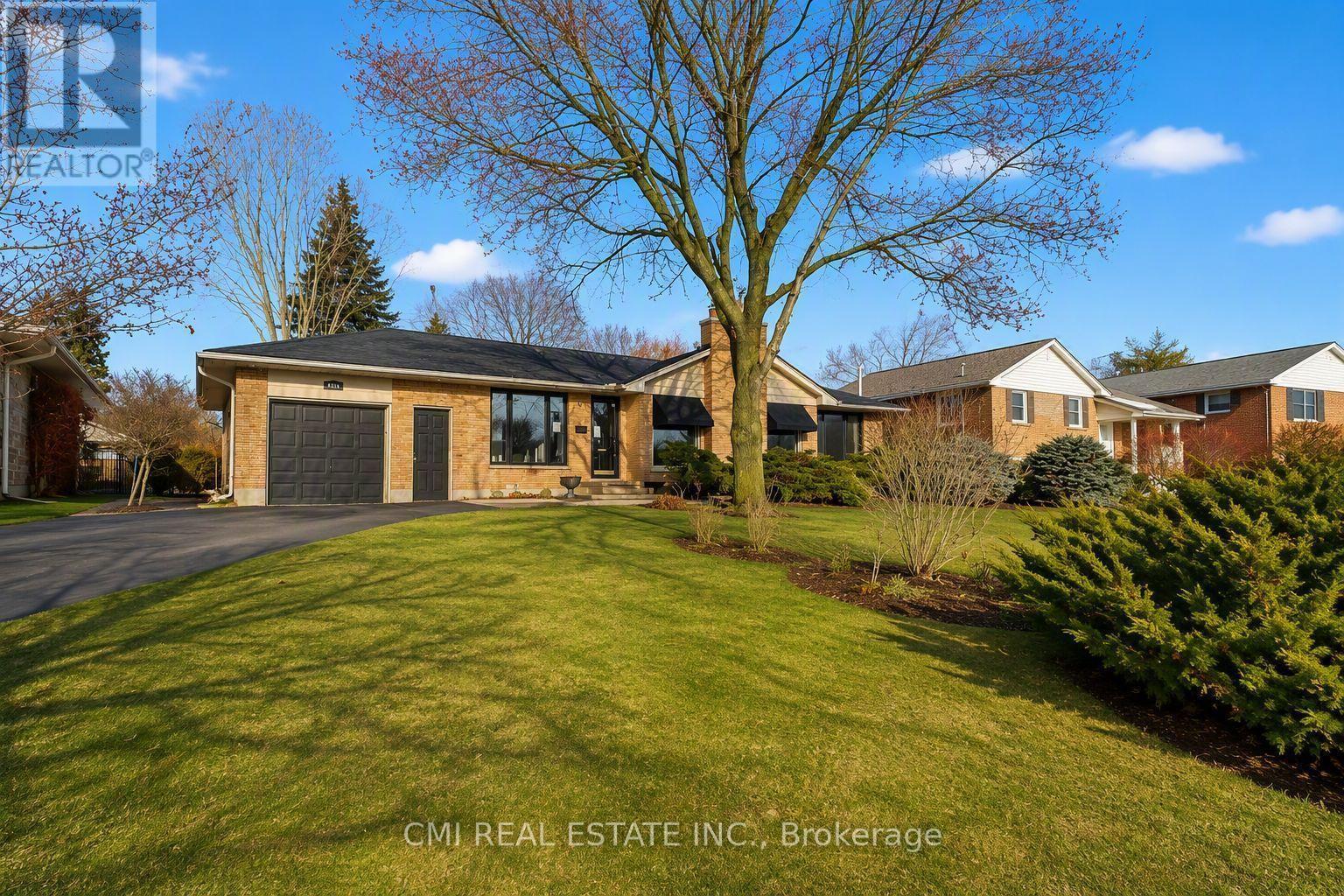 645 Riverside Drive Property Photo 3