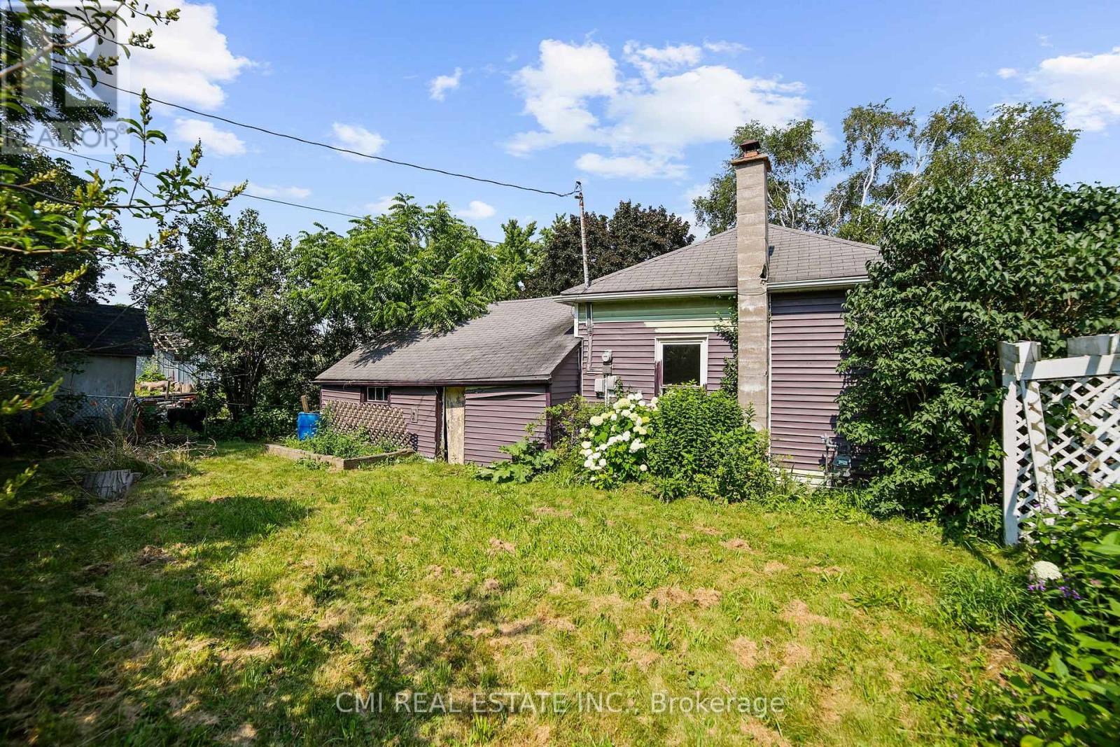 120 Second Avenue E Property Photo 4