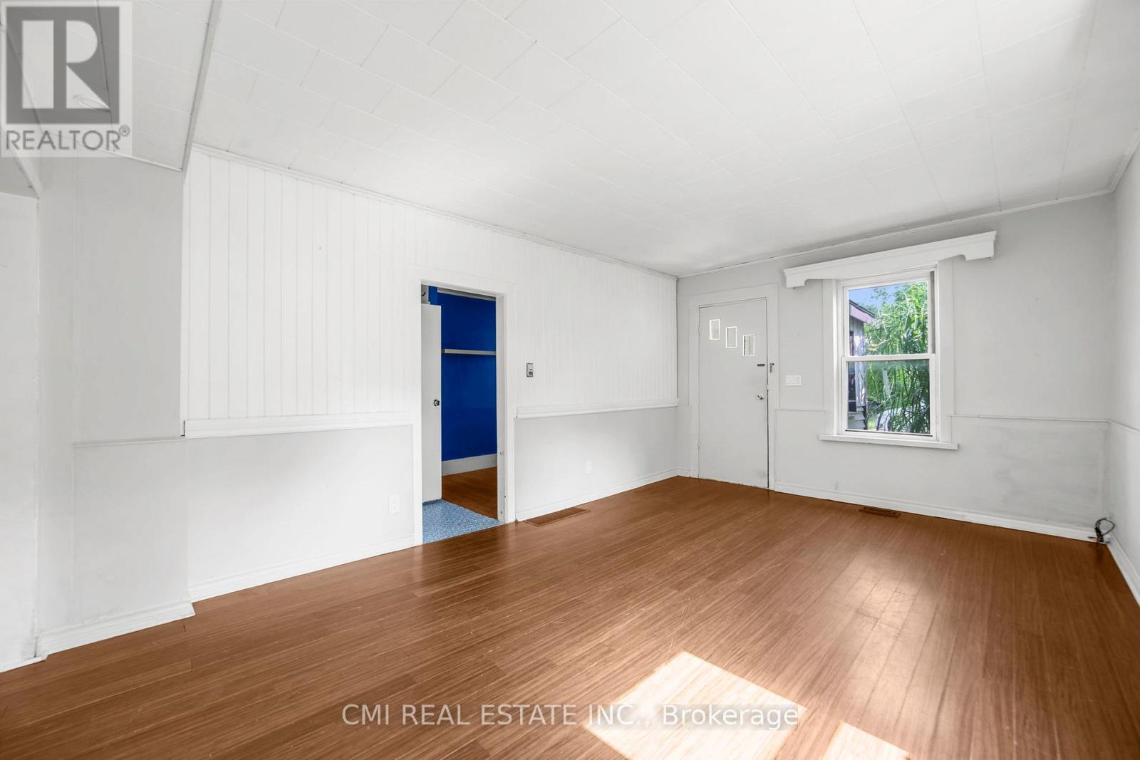 120 Second Avenue E Property Photo 11