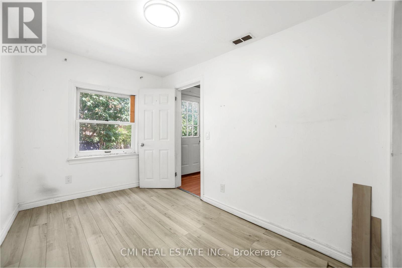 120 Second Avenue E Property Photo 17