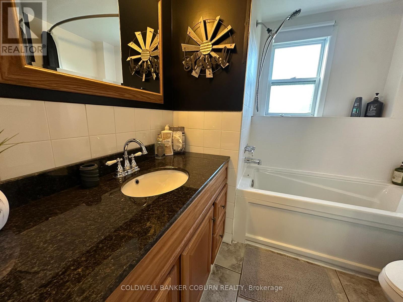 25-27 Casselman Road Property Photo 8