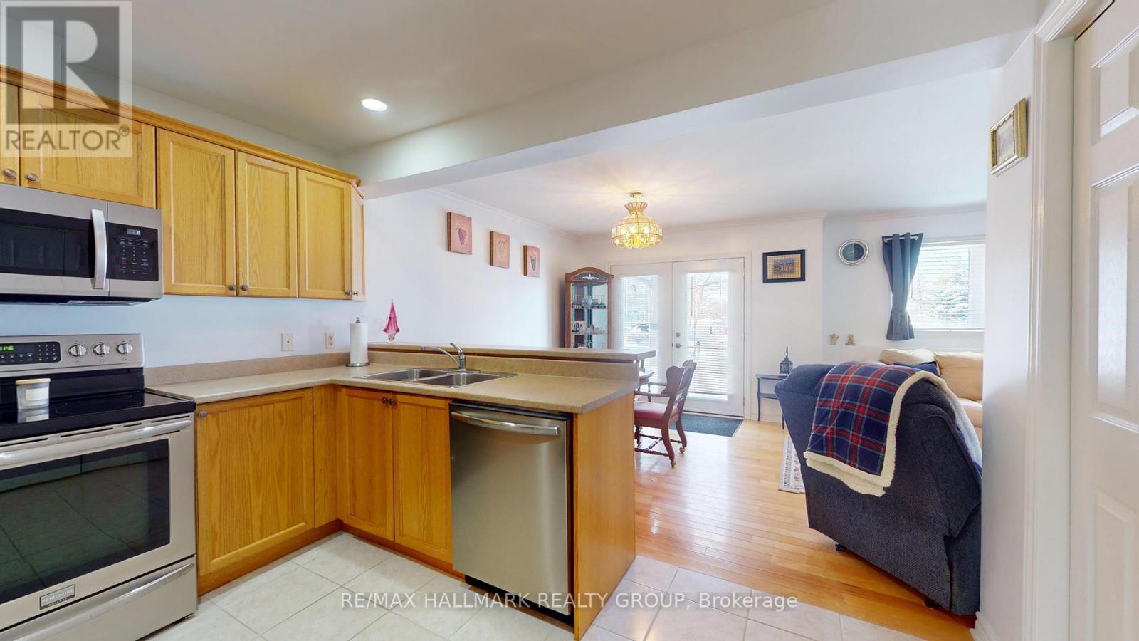 1102 - 237 Oak Street W Property Photo 15