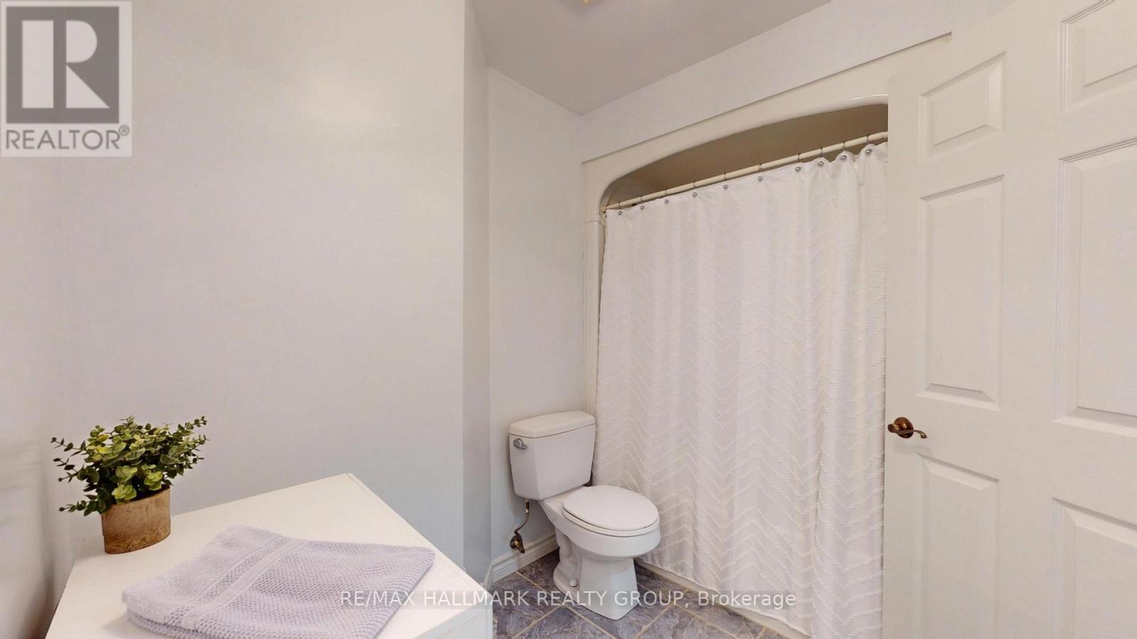 1102 - 237 Oak Street W Property Photo 26