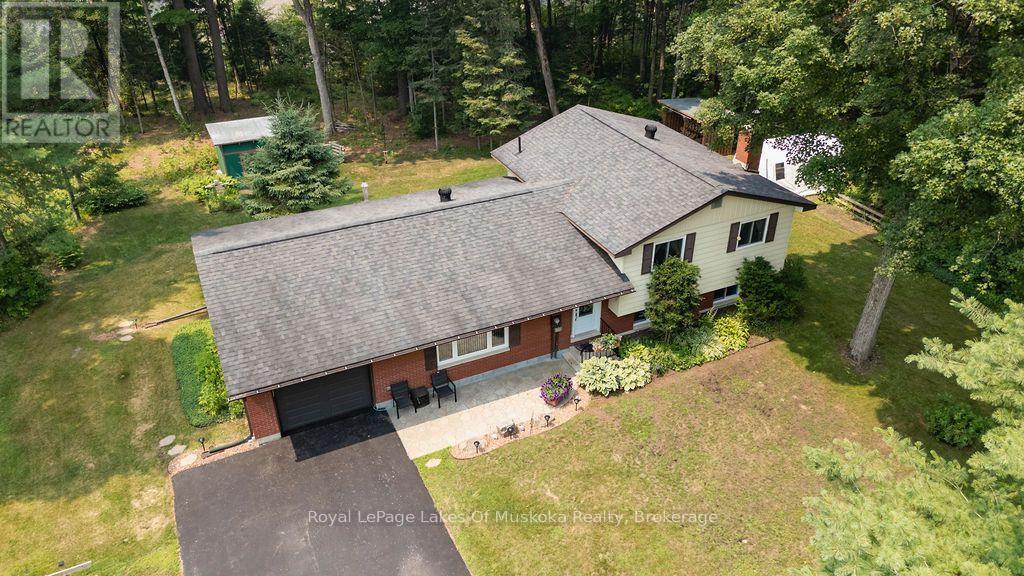 950 Muskoka #3 Road N Property Photo 2