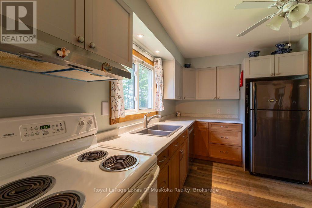 950 Muskoka #3 Road N Property Photo 4
