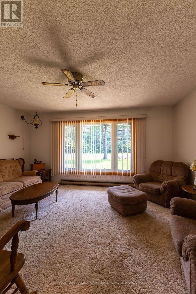 950 Muskoka #3 Road N Property Photo 6