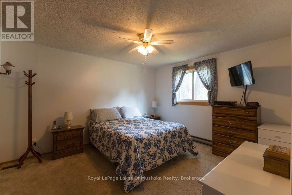 950 Muskoka #3 Road N Property Photo 13