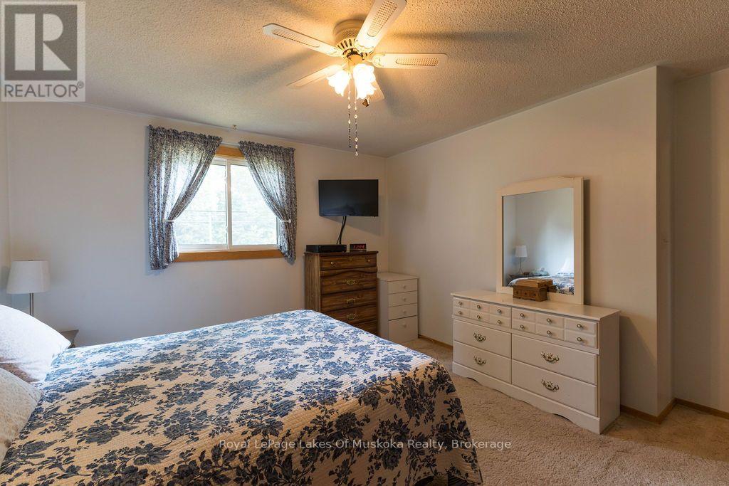 950 Muskoka #3 Road N Property Photo 14