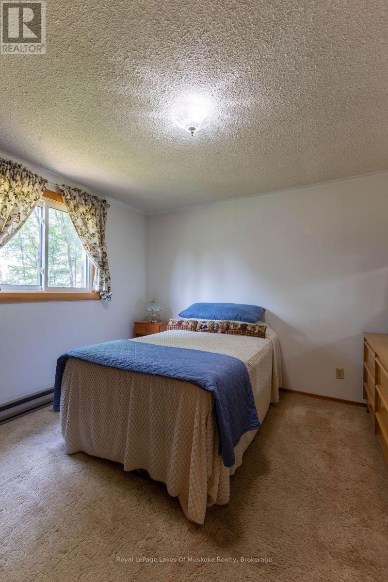 950 Muskoka #3 Road N Property Photo 15
