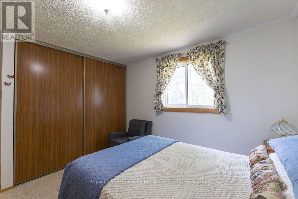 950 Muskoka #3 Road N Property Photo 16