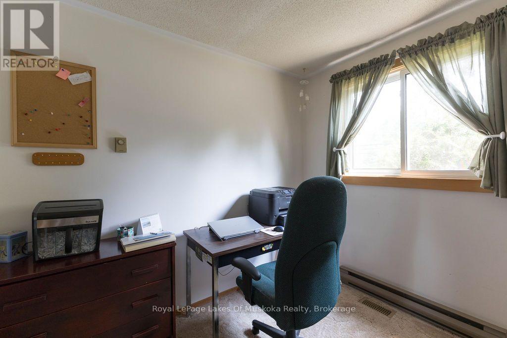 950 Muskoka #3 Road N Property Photo 18