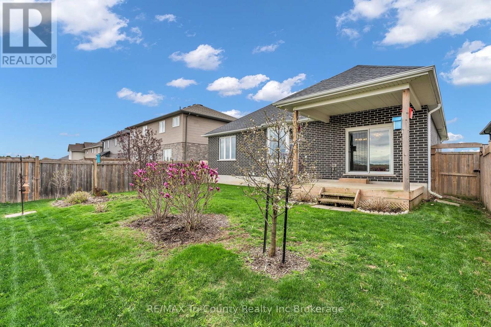 18 Crocus Avenue Property Photo 32