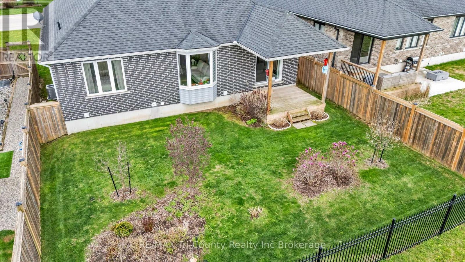 18 Crocus Avenue Property Photo 37