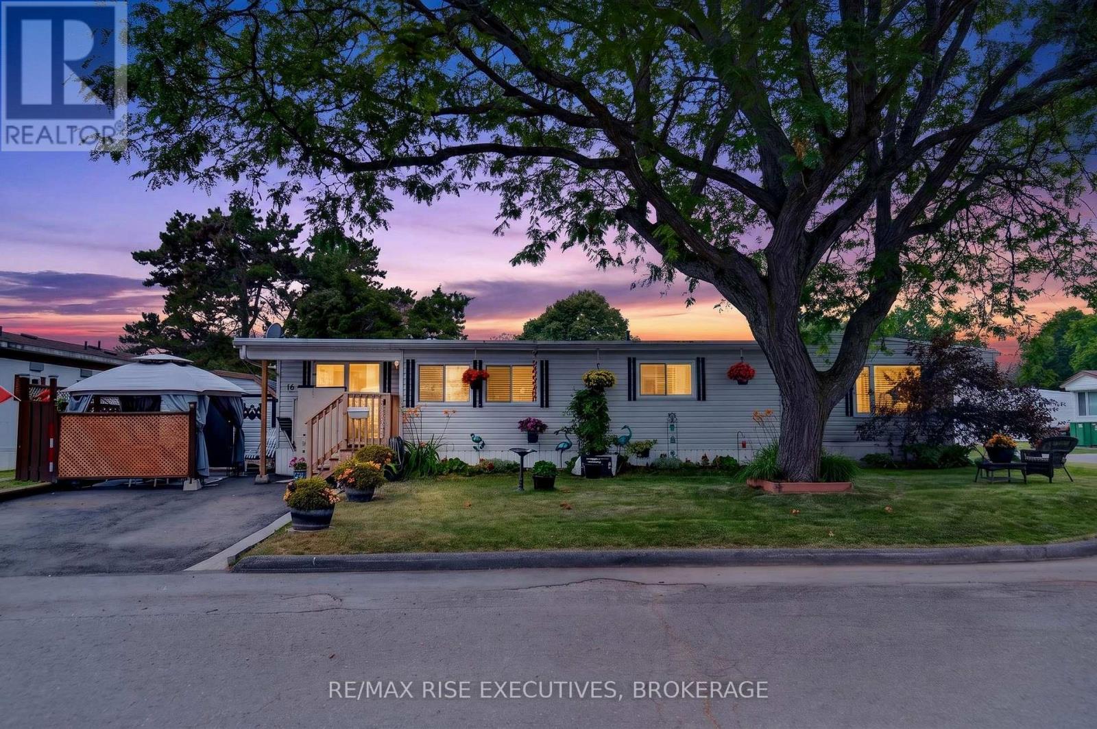 18 Wentworth Drive Property Photo 1