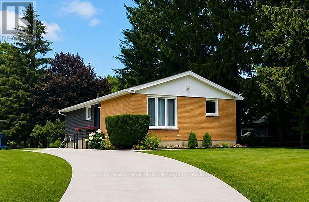 106 SUNSET CRESCENT