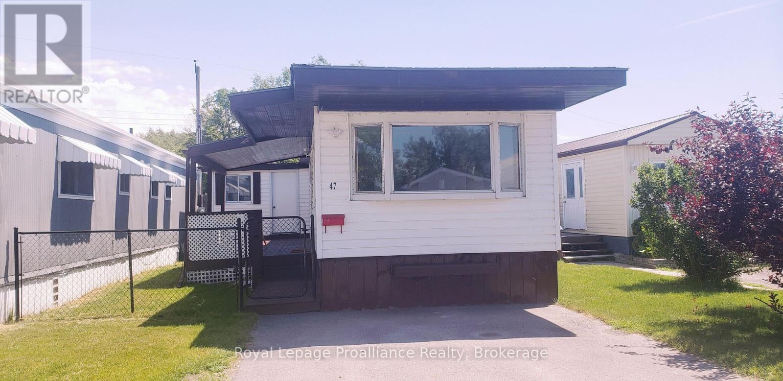 47 - 311 Dundas Street E Property Photo 1