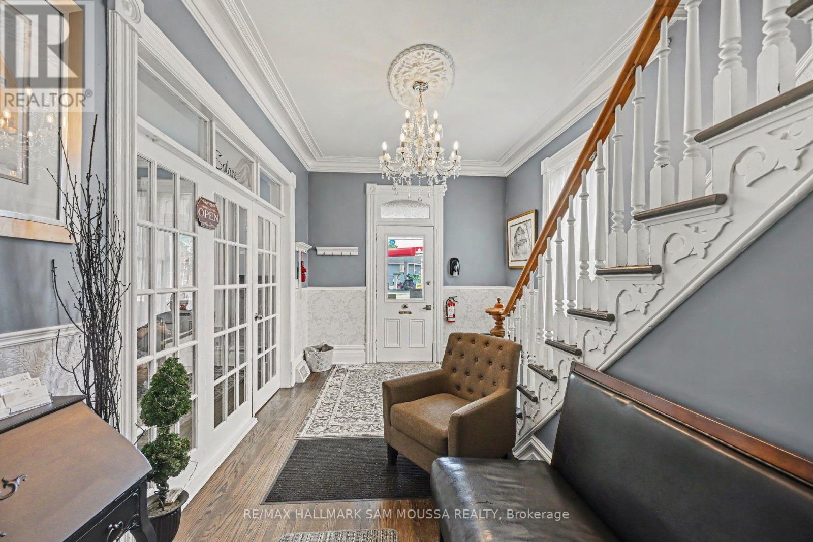 6 Lake Avenue W Property Photo 6