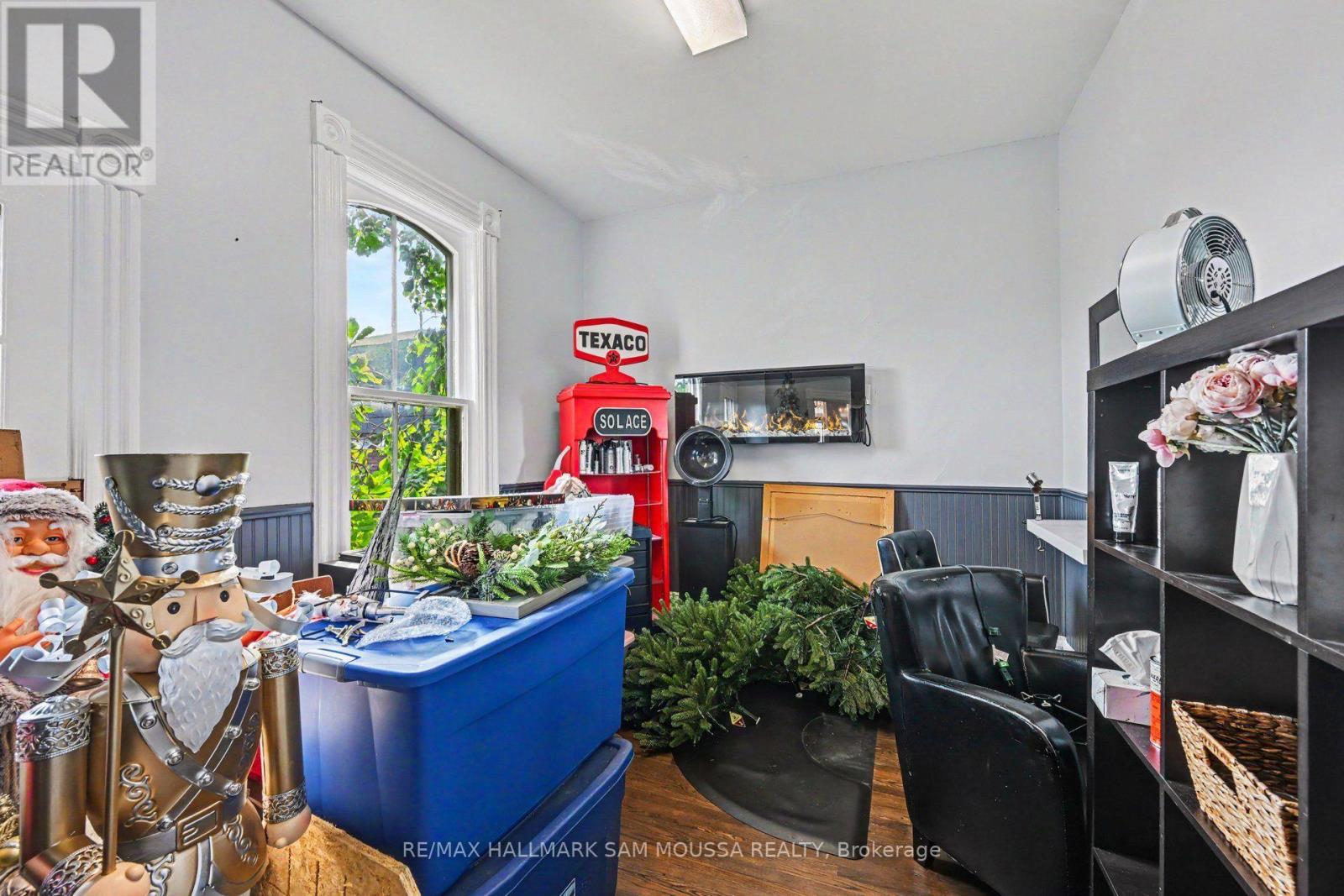 6 Lake Avenue W Property Photo 19