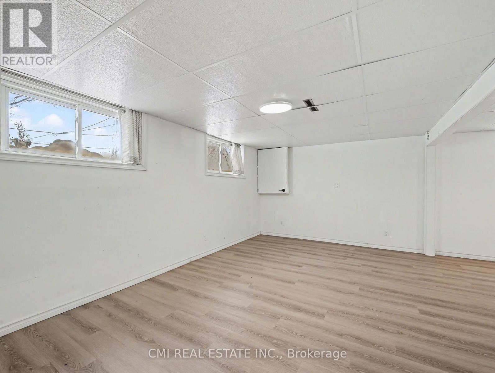 4306 East Avenue Property Photo 23