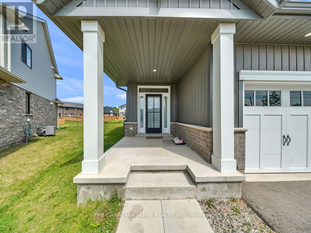 51 Keba Crescent N Property Photo 4