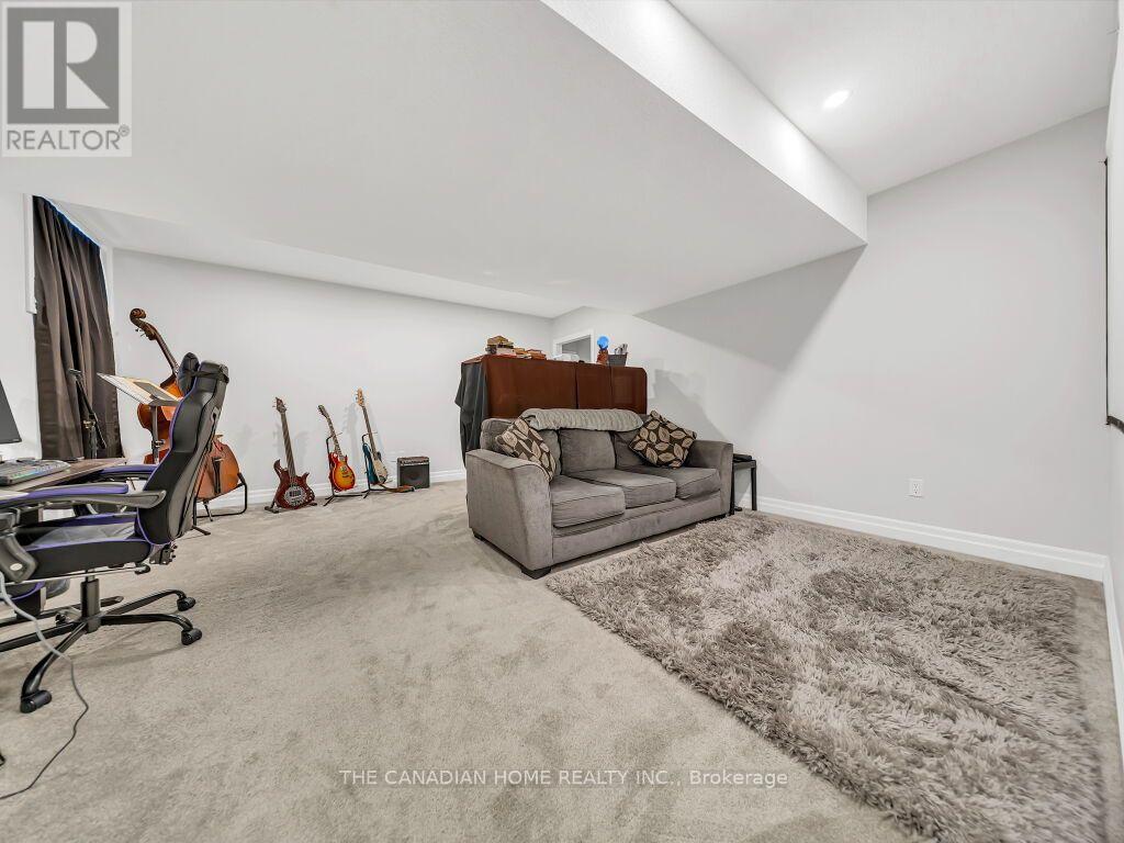 51 Keba Crescent N Property Photo 35