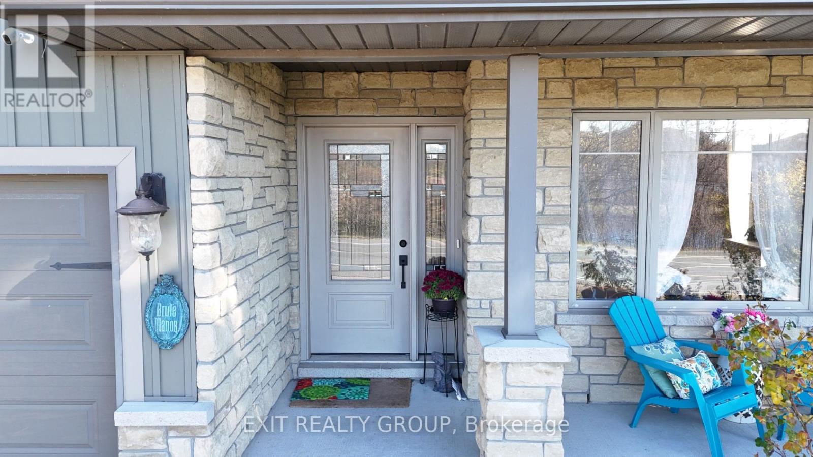 354 Riverside Parkway Property Photo 2