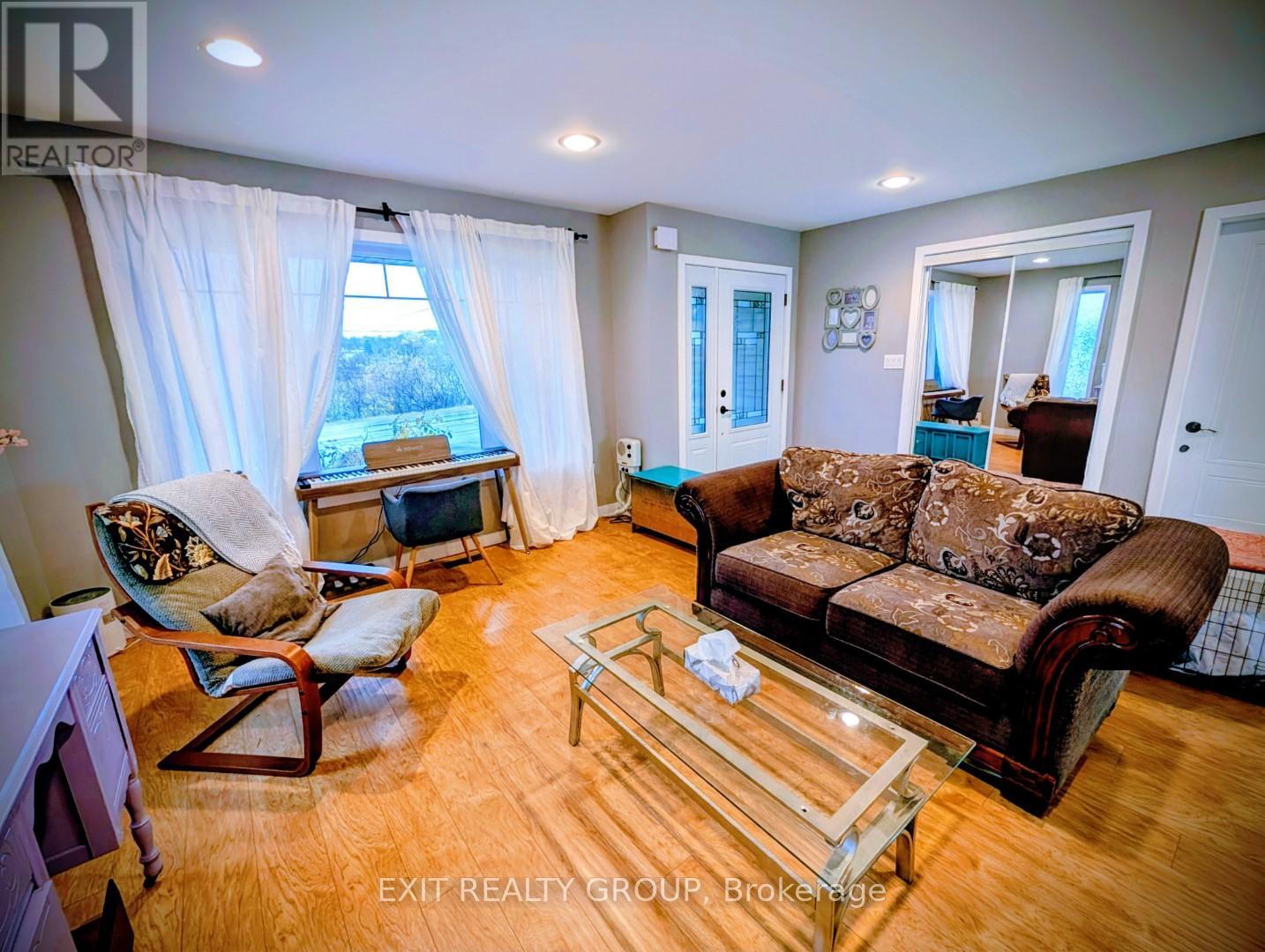 354 Riverside Parkway Property Photo 8