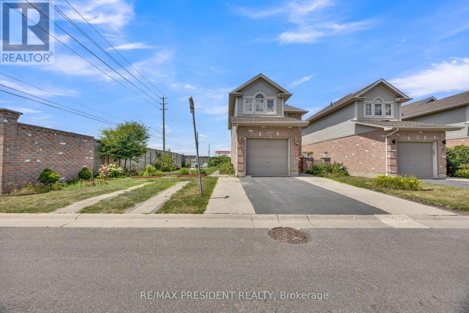 18 - 10 Chalkstone Drive Property Photo 4
