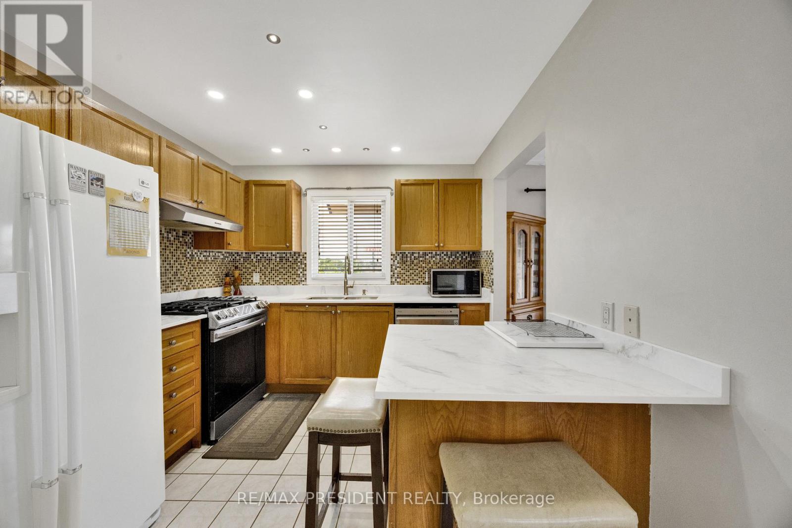 18 - 10 Chalkstone Drive Property Photo 11