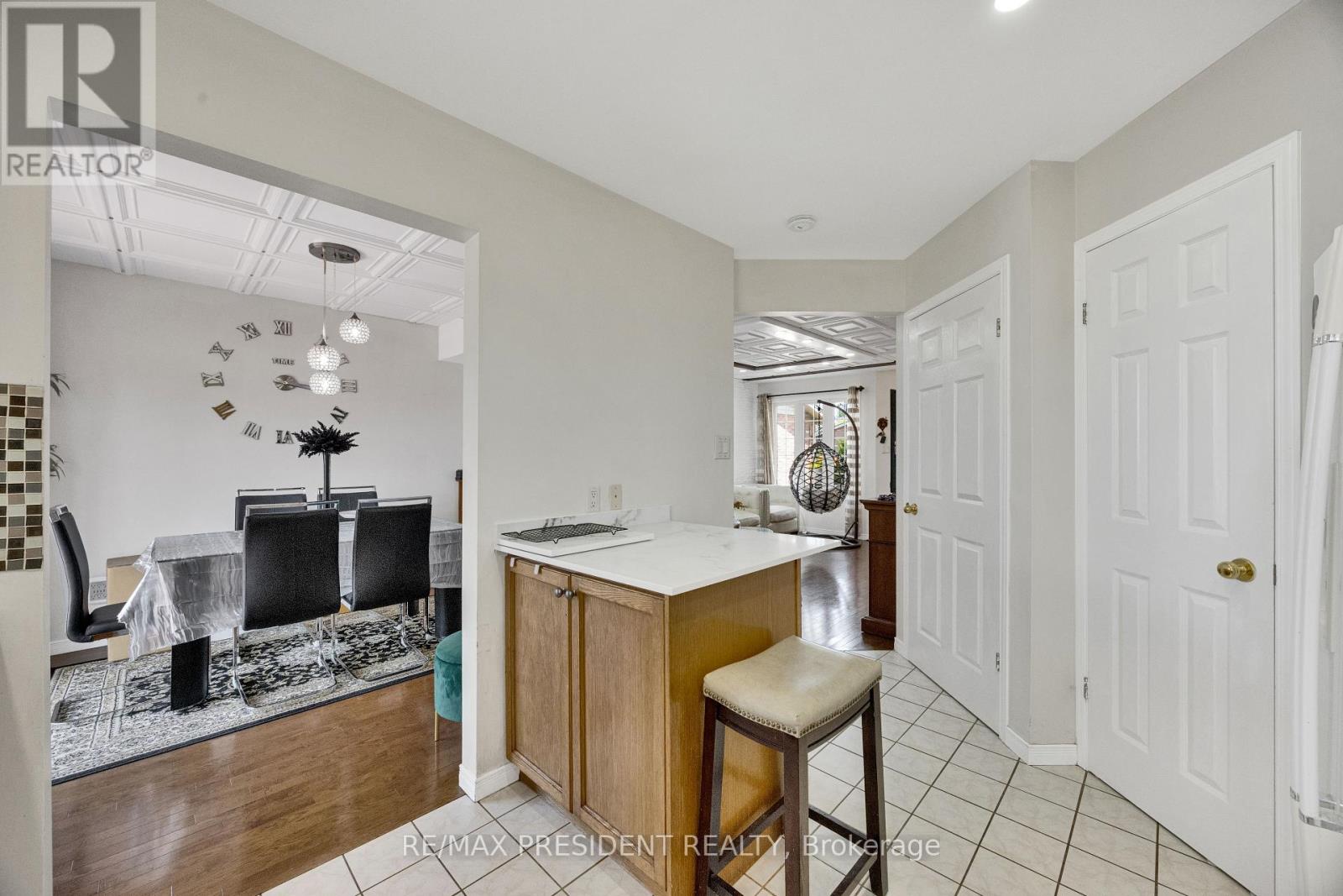 18 - 10 Chalkstone Drive Property Photo 12