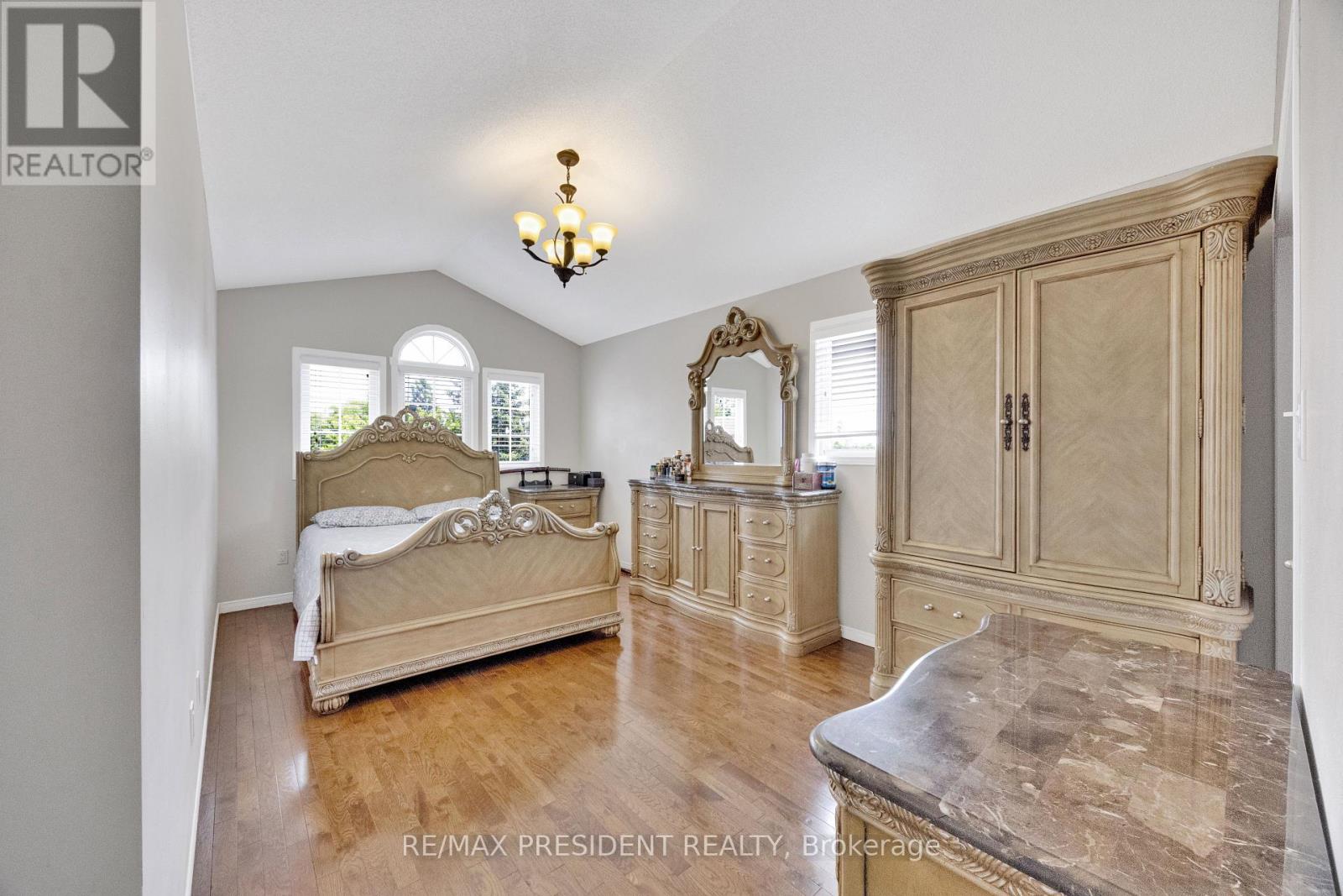 18 - 10 Chalkstone Drive Property Photo 14