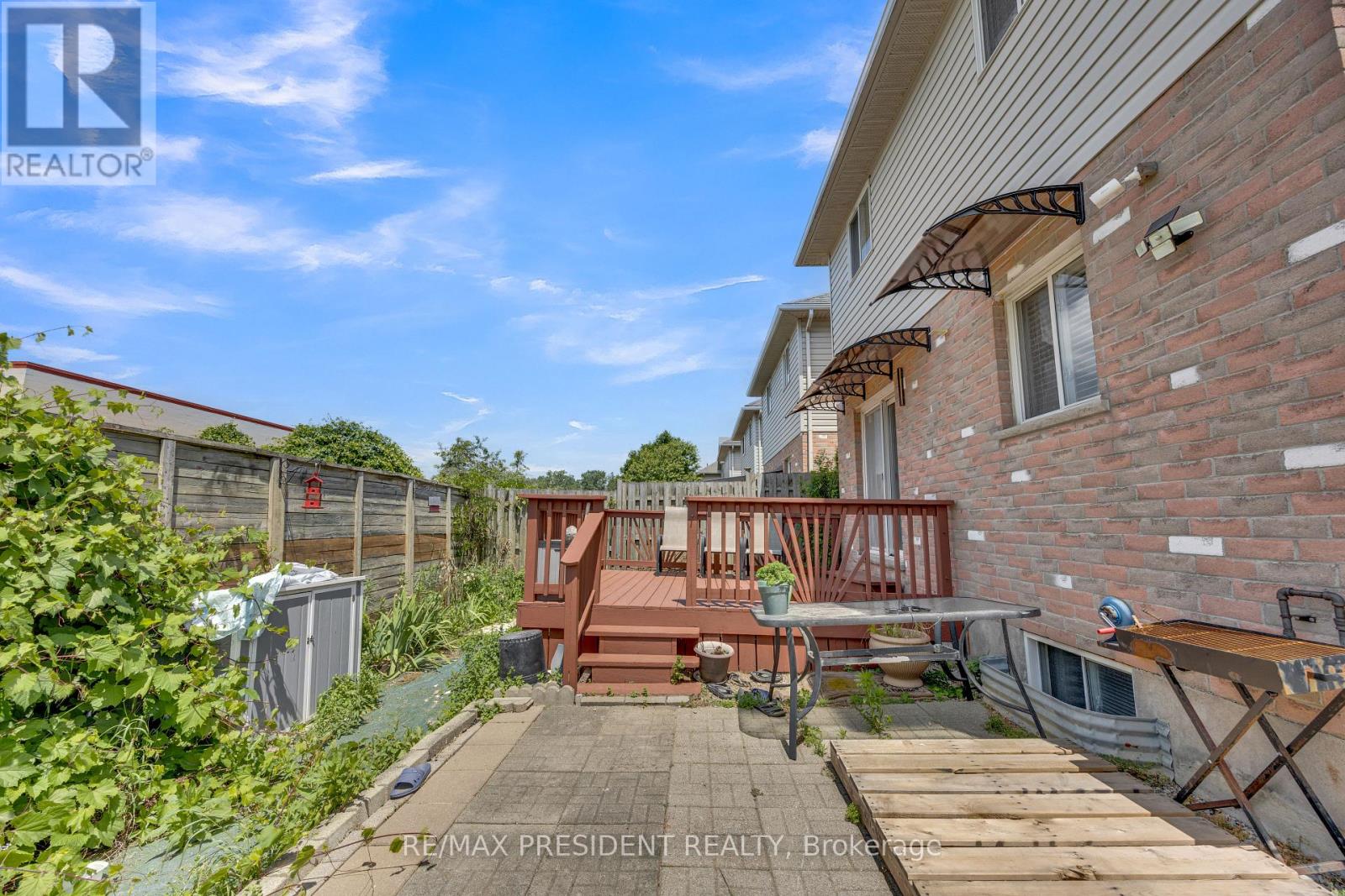 18 - 10 Chalkstone Drive Property Photo 32