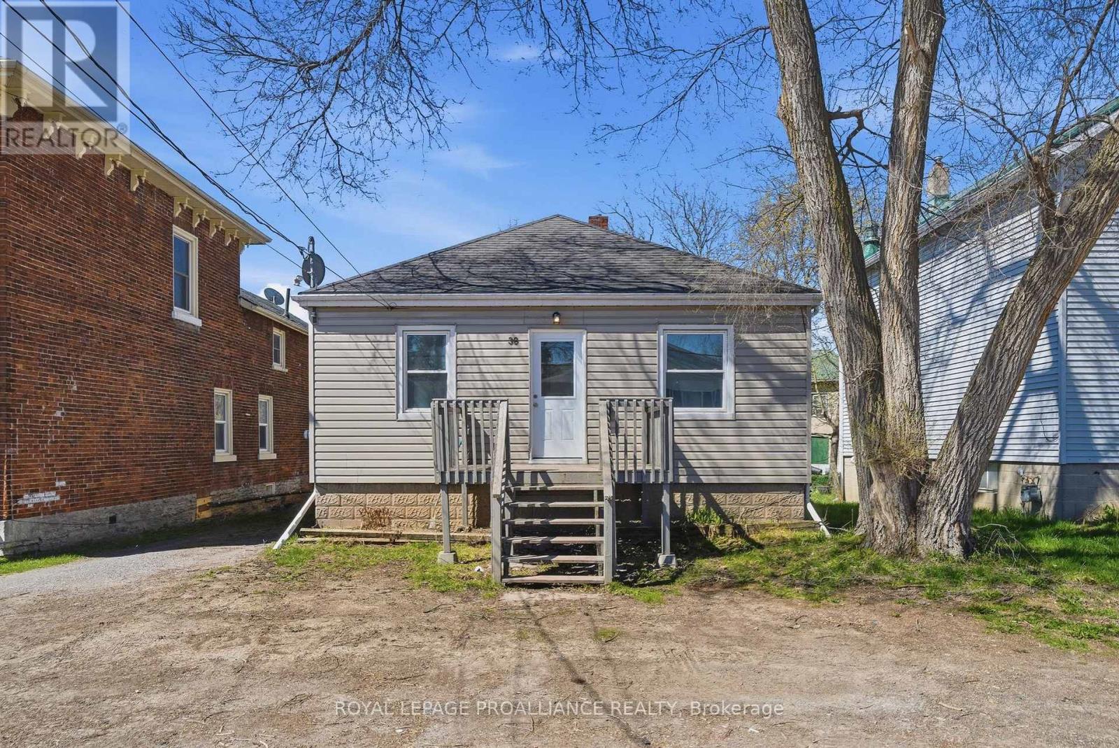 38 OAK STREET Property Photo 1