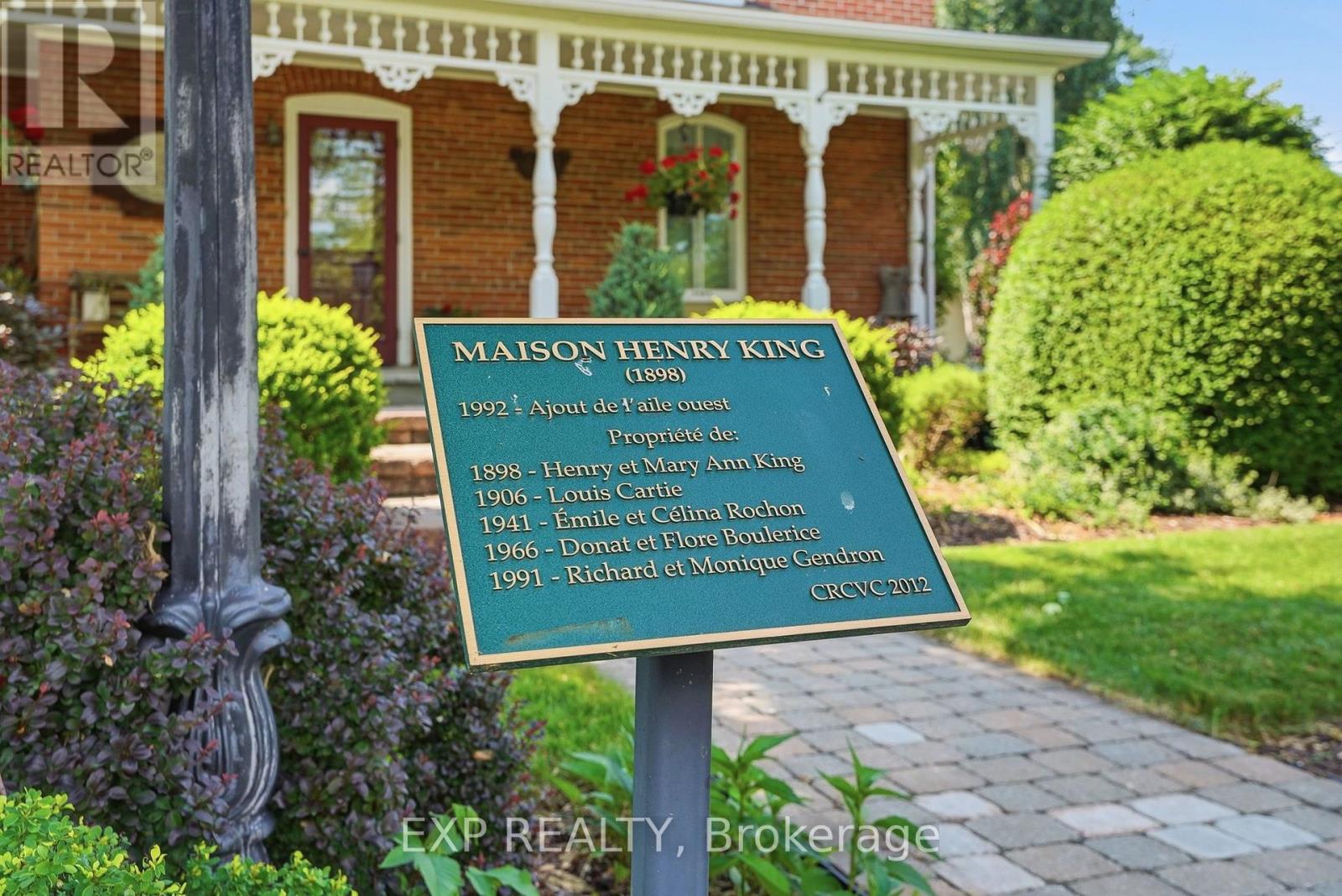 702 Dollard Street Property Photo 5