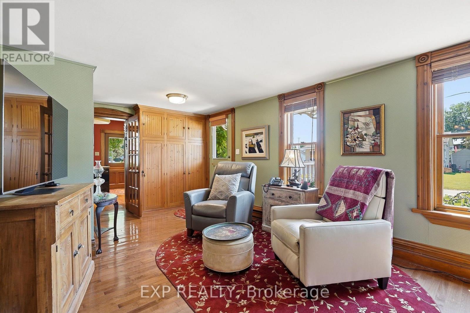 702 Dollard Street Property Photo 18